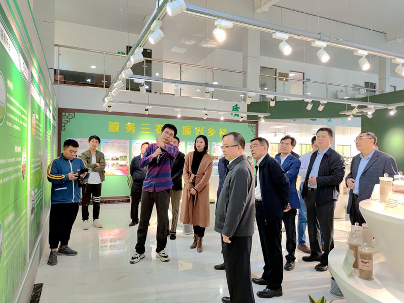 農(nóng)業(yè)農(nóng)村部、中央農(nóng)辦秘書局領(lǐng)導調(diào)研浙農(nóng)現(xiàn)代農(nóng)業(yè)綜合服務中心